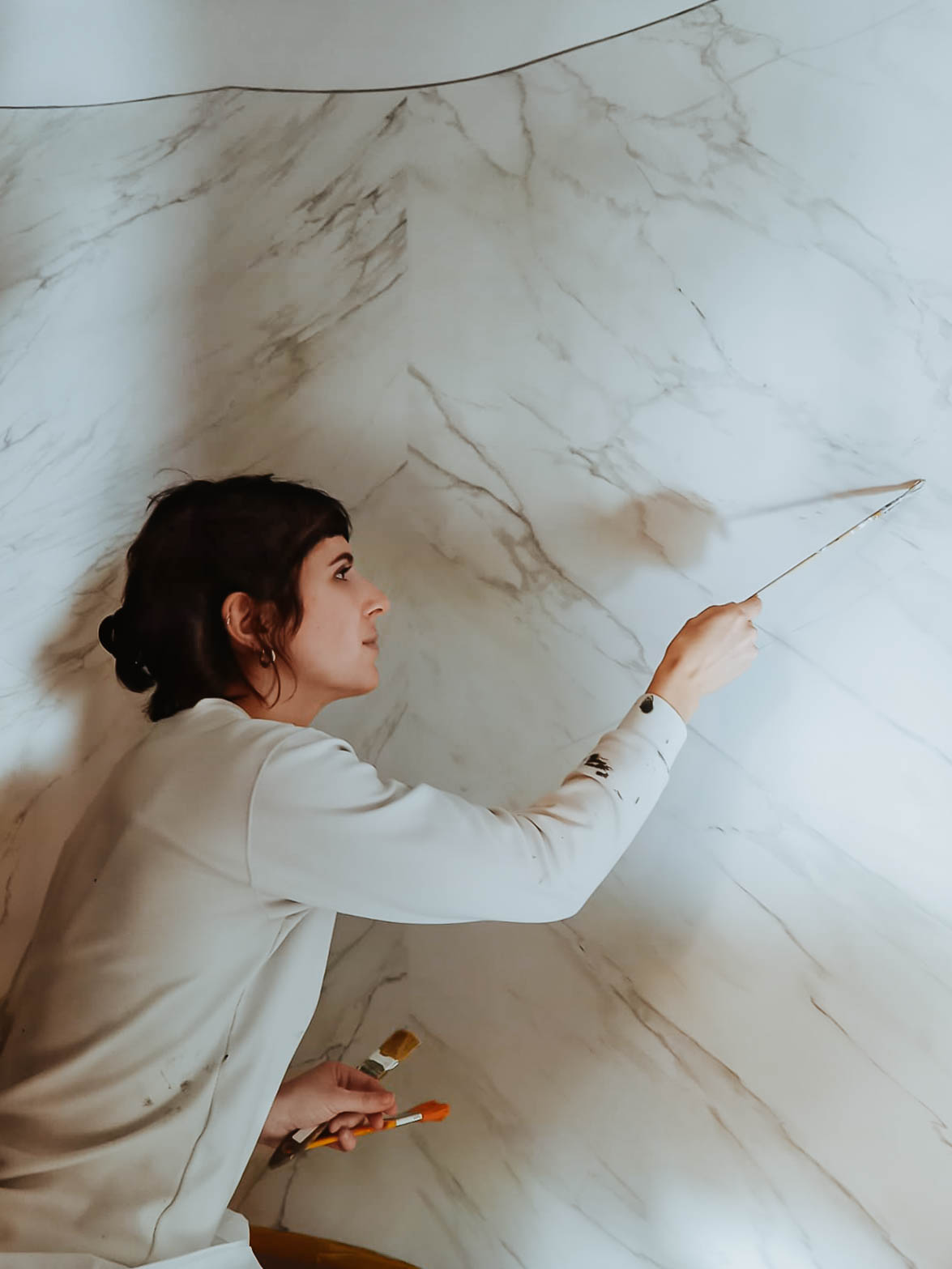 Laurence Leuger dans son atelier